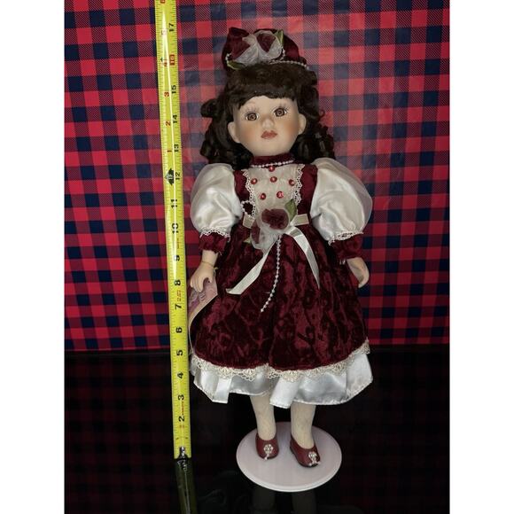Vintage Porcelain Doll 1995 Sophia on Stand - Picture 10 of 13